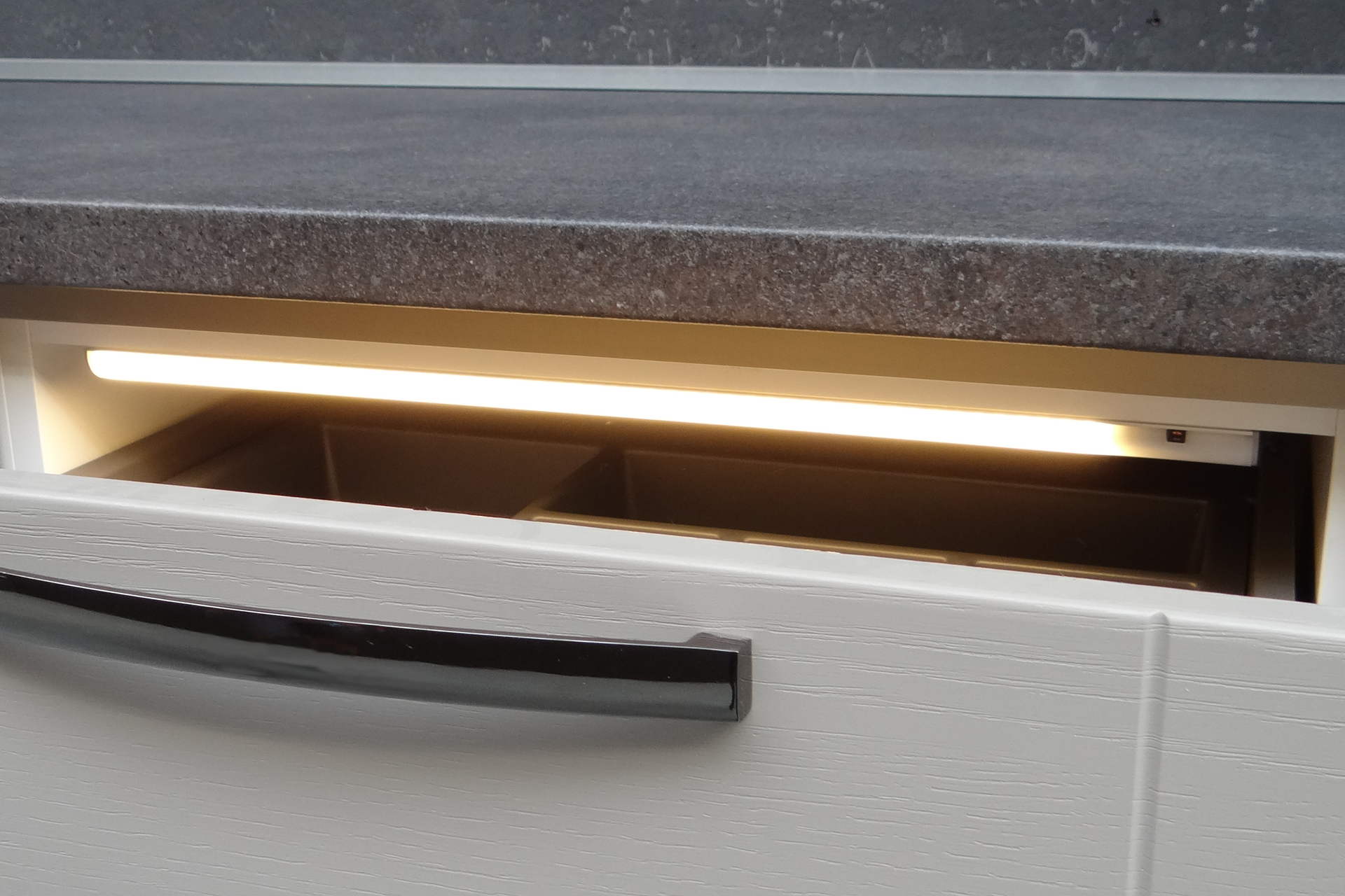 Sistem de lumini cu LED pentru sertar - imagine 2
